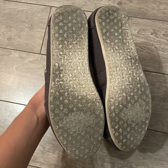 Grey Toms - Picture 2 of 2